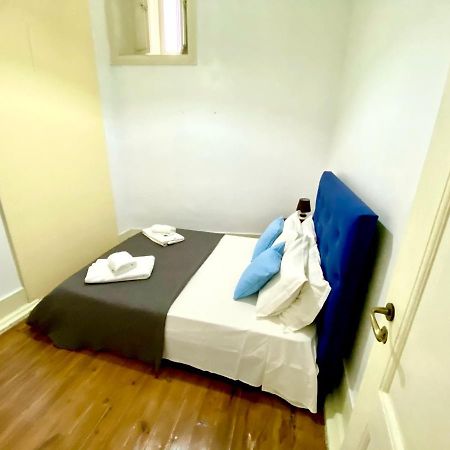 Relax Chiado 3 - Cute Little Double Room With Shared Bathroom Lisboa Eksteriør billede